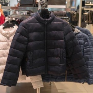 Cách làm sạch áo phao lông vũ không cần giặt