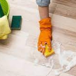 Cách làm sạch vết sơn bám trên gỗ