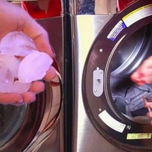 Tác dụng bất ngờ khi cho đá lạnh vào máy giặt