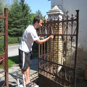 Hướng dẫn sơn cửa sắt bài bản nhất