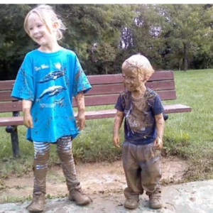 Quần áo bẩn có nên bỏ thẳng vào máy giặt?