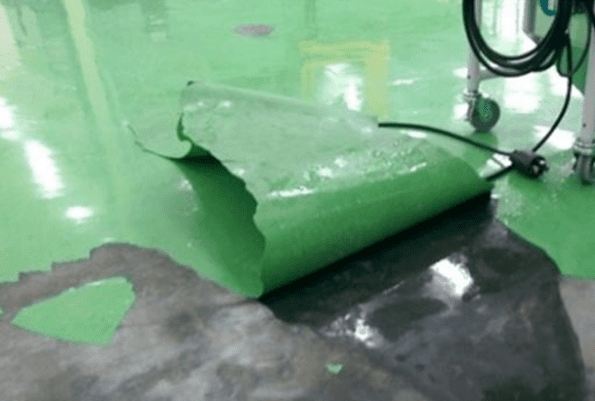 Nền bị bong tróc, nứt gãy sau thời gian ngắn