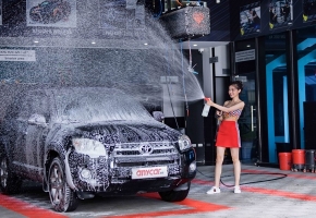Dung dịch rửa xe không chạm và bột rửa xe không chạm khác nhau chỗ nào
