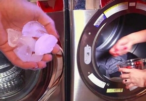 Tác dụng bất ngờ khi cho đá lạnh vào máy giặt